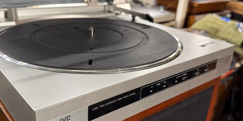 JVC L-E33